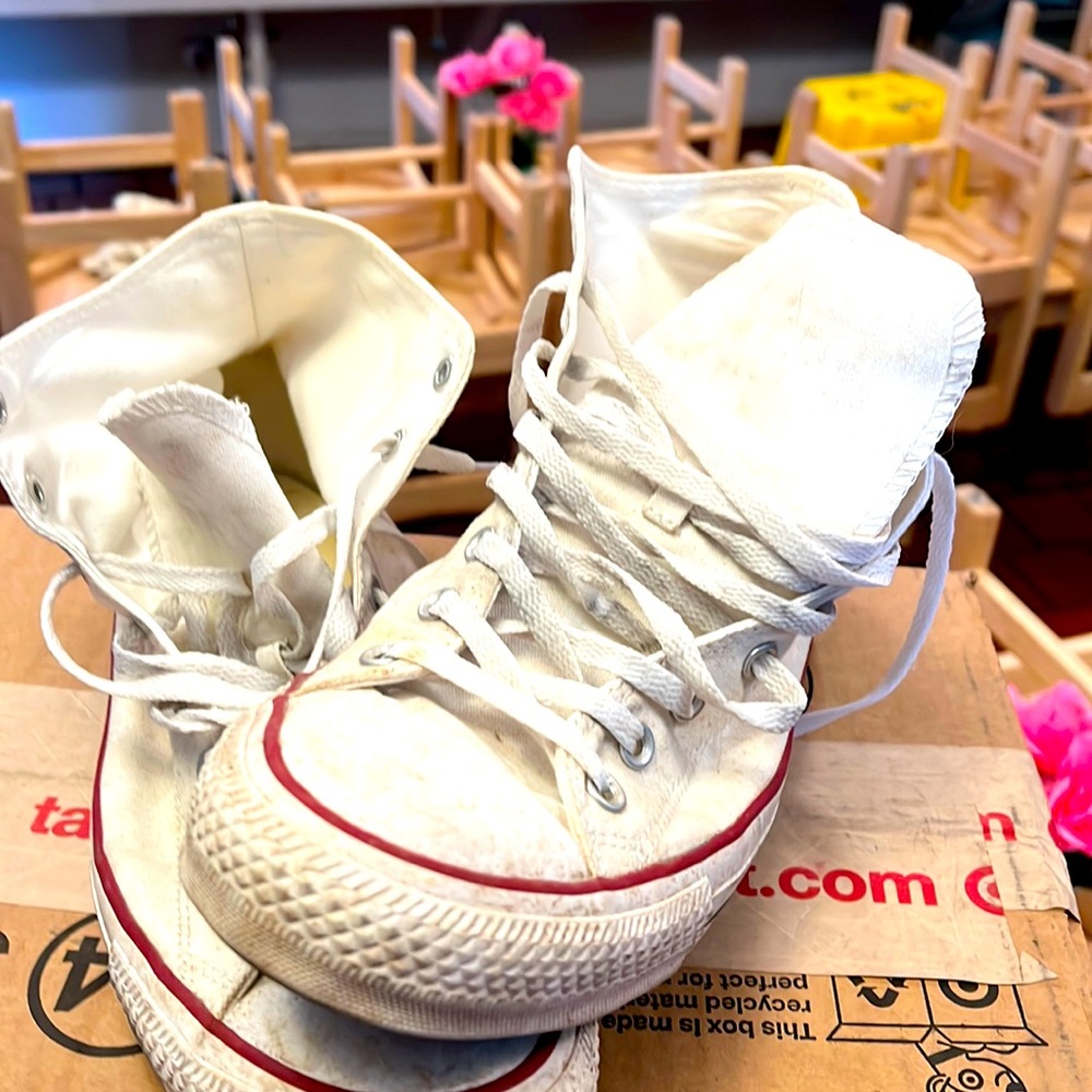 White cream men's converse sneakers